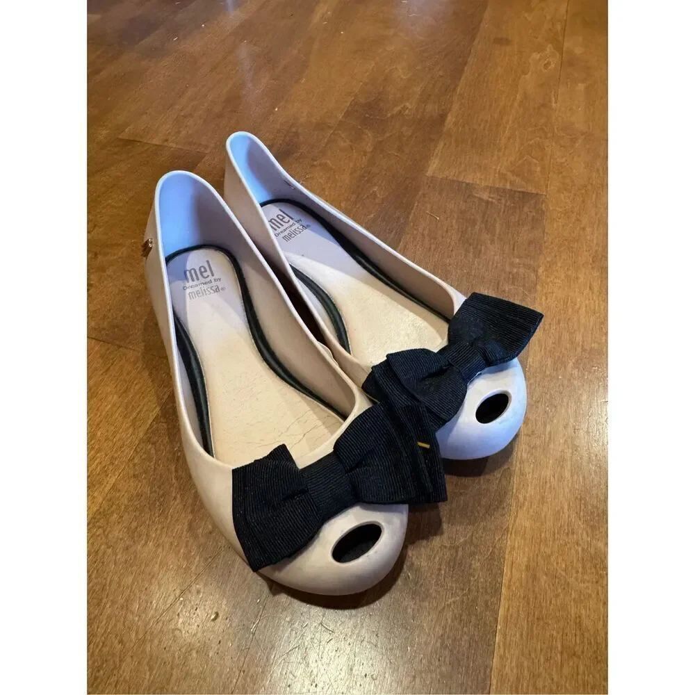 Little girl size one Melissa flats size one